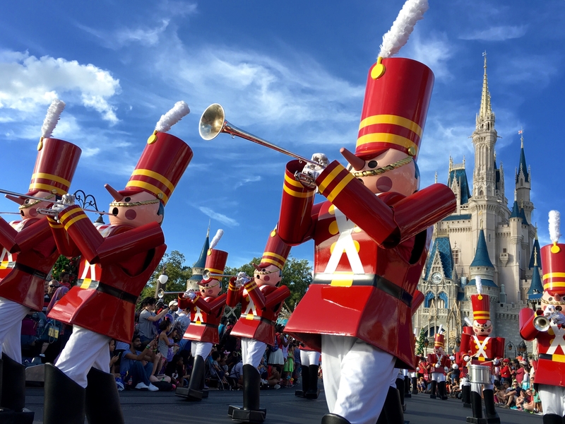 disney-world-christmas-parade