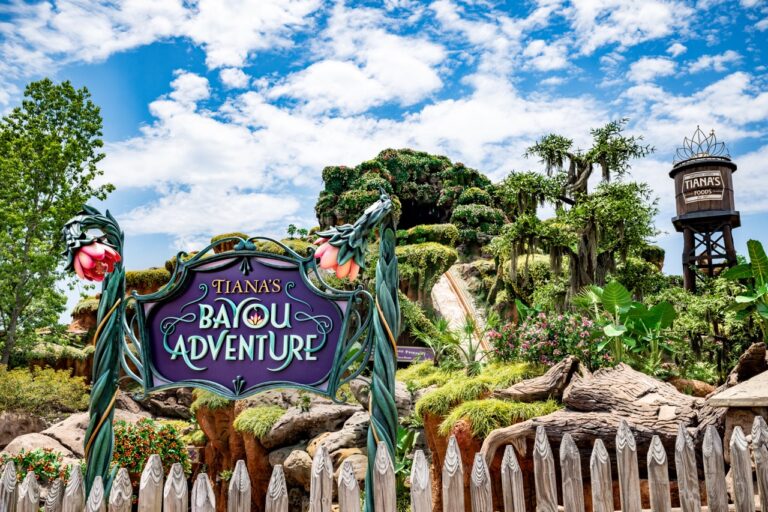 tianas-bayou-adventure-exterior