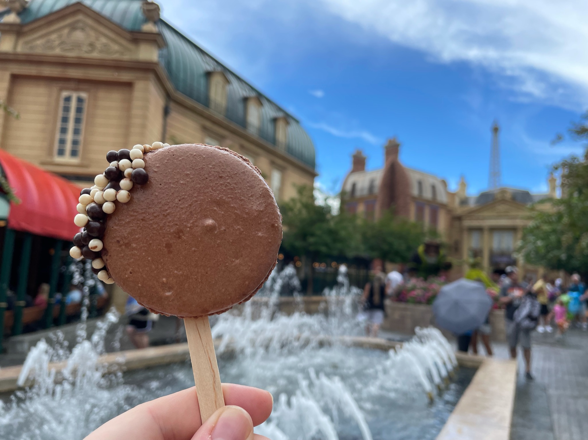 disney-world-dessert-epcot-chocolate-macaron